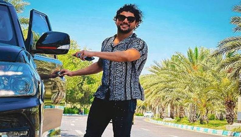 دیدار احساسی و خاص سینا مهراد بازیگر و مادربزرگ‌هایش در مشهد