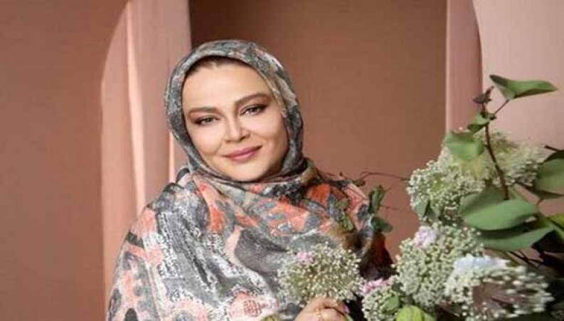 ویدیوی عجیب از بهاره رهنما در حال فریاد و حرکات عجیب در خیابان 