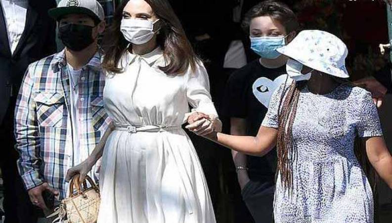 استقبال بی نظیر مردم از آنجلینا جولی و فرزندانش در پاریس