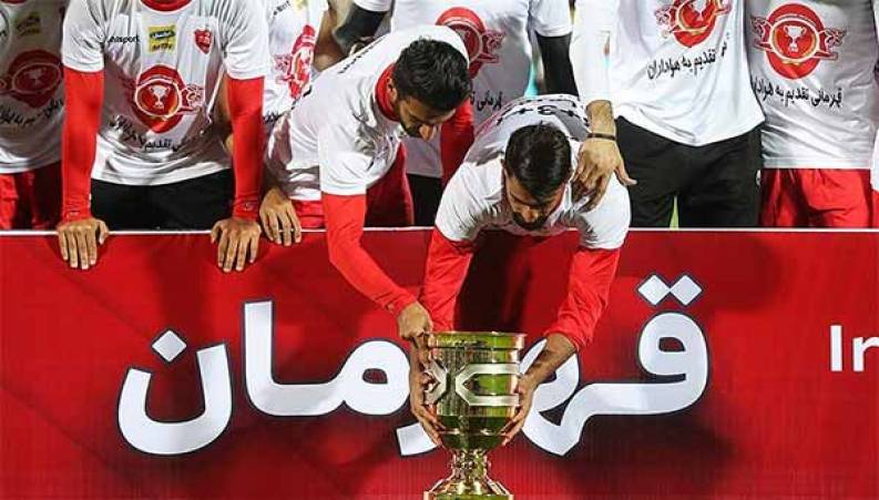 پرسپولیسی‌ها جام قهرمانی را بالای سر بردند