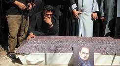 بی‌قراری‌های یوسف تیموری در مراسم تشییع پیکر رضا داودنژاد