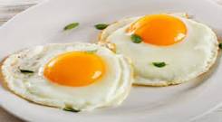 فوت و فن درست کردن تخم مرغ نیمروی خوشمزه ، بدون بوی زهم