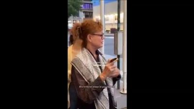 سوزان ساراندون با چفیه فلسطینی