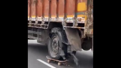 رفع پنچری کامیون با اسکیت برد