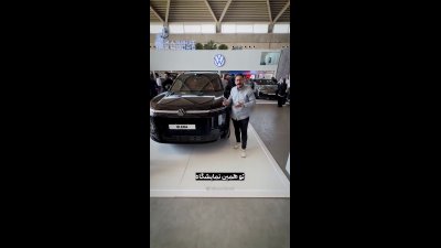 تخریب خودروهای میلیاردی در نمایشگاه تهران توسط بازدیدکنندگان + تصاویر