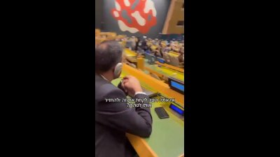 حتی لایق یک نگاه هم نیست؛ تهدید و نمایش برای دوربین‌ها، بی‌اعتنایی محض از طرف ایران!