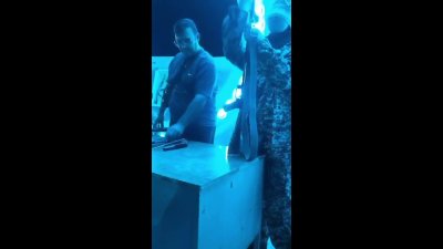 باز و بسته کردن سلاح با چشم بسته؛ مهارت خیره‌کننده دختر خمینی‌شهری | دختر خمینی شهری | باز…