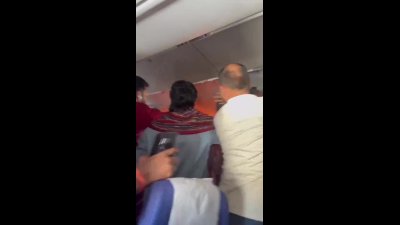 هواپیمای مسافربری به دلیل آتش‌سوزی پاوربانک مجبور به فرود اضطراری شد | دلیل آتش سوزی |…