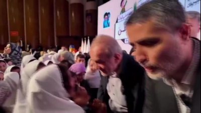 پزشکیان رفته بود به یه مدرسه سر بزنه که یه دختر بچه بهش گفت میشه بغلت کنم؟