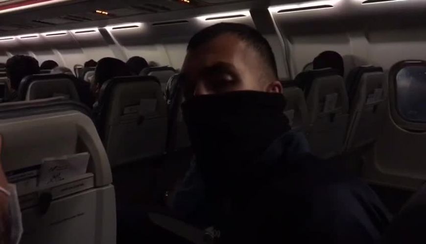 خشم بازیکنان خسته و ترسیده از پرواز استقلال در هواپیمای سیرجان