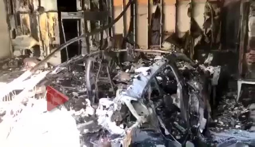 انفجار پورشه تایکان در یک پارکینگ