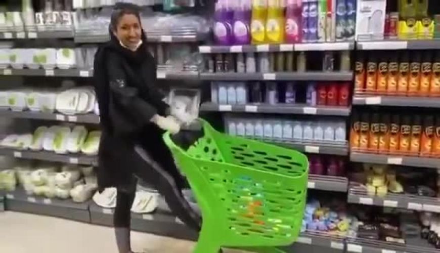 چالش پاباز | جنجال اجرای  یک دختر در فروشگاهی در هرمزگان 