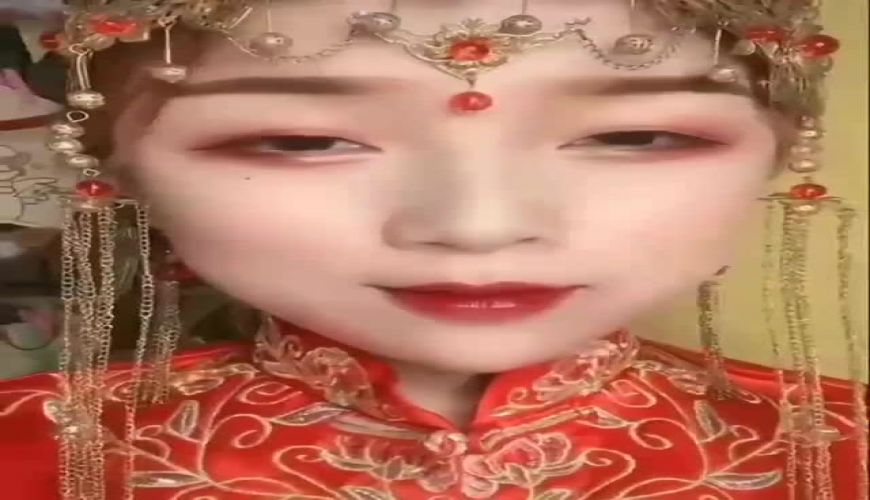 چهره وحشتناک یک دختر بعد از پاگ کردن آرایش زیبایش