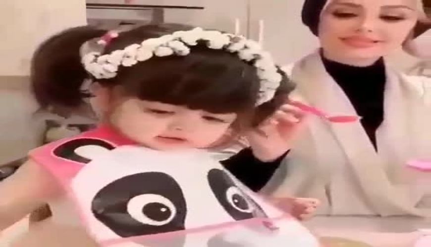 نیوشا ضیغمی و دخترش | غذا خوردن لنا دختر خانم بازیگر