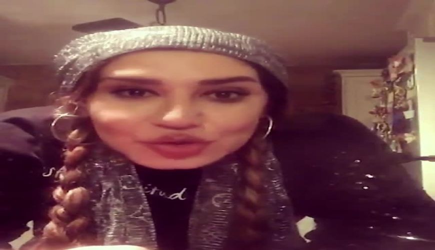 آشپزی های نسم ادبی بازیگر معروف در لایو اینستاگرامش