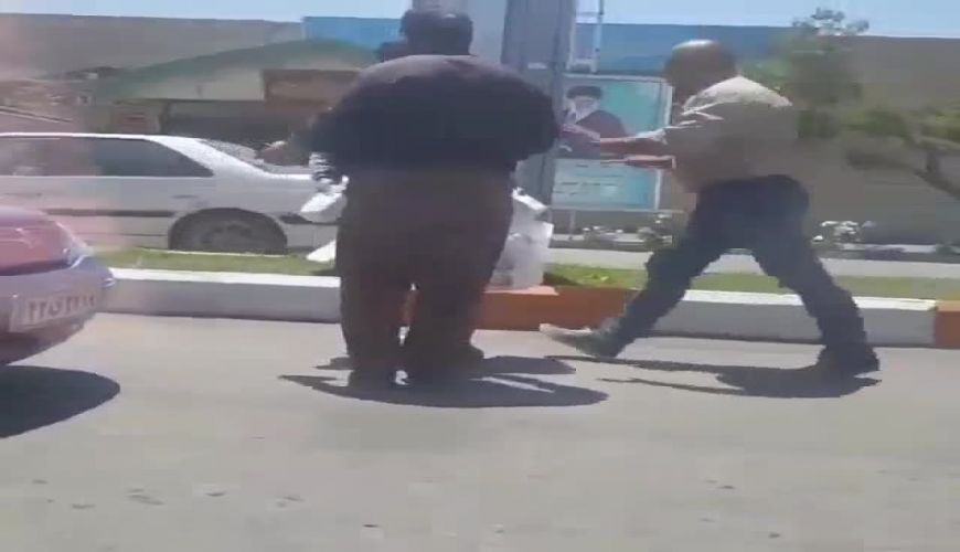 فیلمی دردناک از کتک زدن یک دستمال‌فروش توسط ماموران شهرداری 