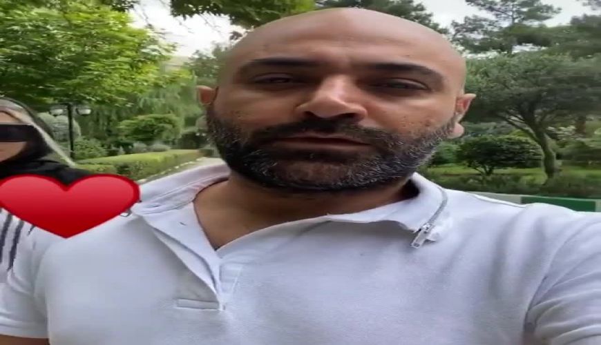 مهدی کوشکی و همسرش ریحانه پارسا در حال پیاده روی