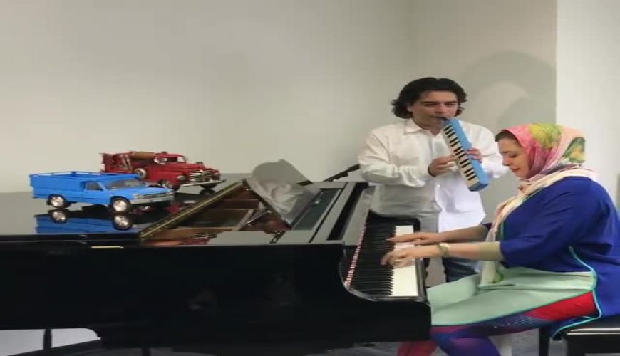پیانو زدن مهرآوه شریفی نیا همراه سامان احتشامی