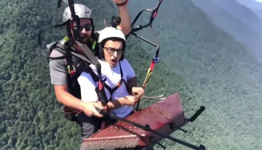 اجرای دیدنی آهنگ ای ایران با سنتور بر فراز آسمان