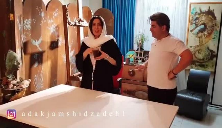 نقاشی خاص لیلا بلوکات با قهوه در کنار مربی خصوصی اش