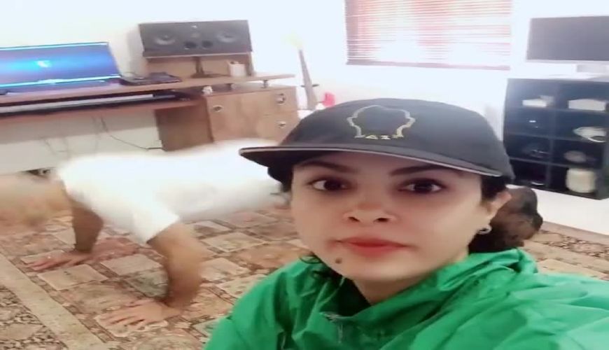 واکنش حدیثه تهرانی به ورزش پر سر و صدای همسرش در خانه