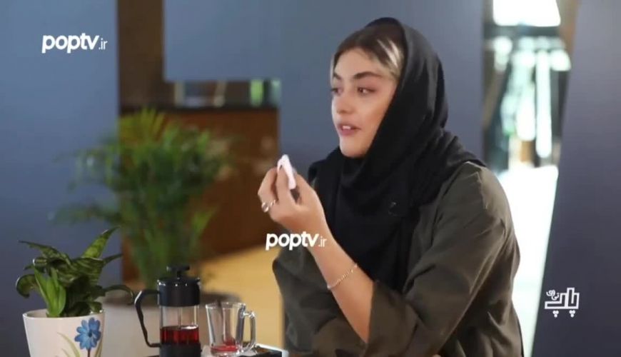 گریه ریحانه پارسا وسط مصاحبه برای خانواده اش