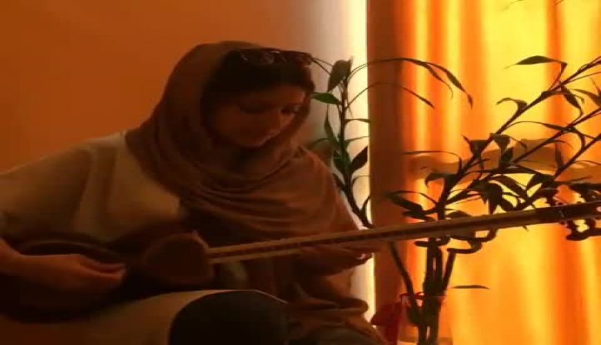 هنرنمایی با تار از هلیا امامی بازیگر سریال از یادها رفته