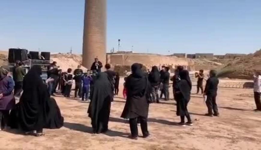 مداحی  ظهر تاسوعا حاج محمود کریمی در کوره‌های آجرپزی اطراف تهران