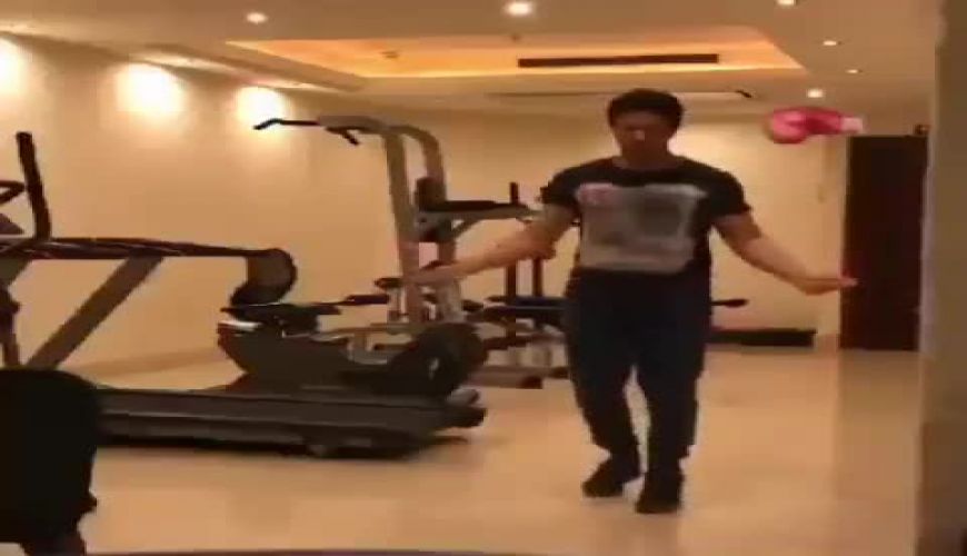 طناب زنی جالب شاهرخ استخری در باشگاه بدنسازی تهران