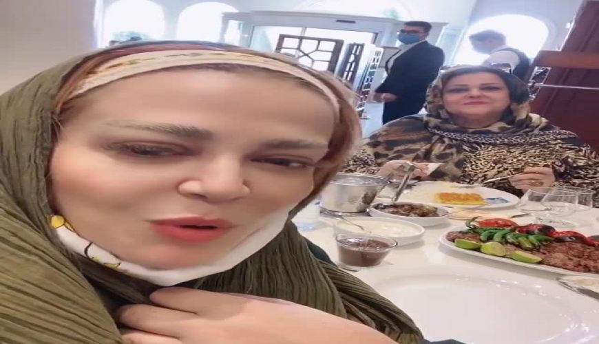 دورهمی بهاره رهنما و مادرش پروین قائم مقامی در رستوران