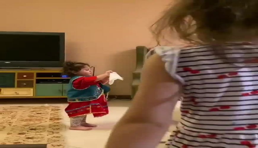 رقص کردی نبات دختر شاهرخ استخری با لباس زیبا