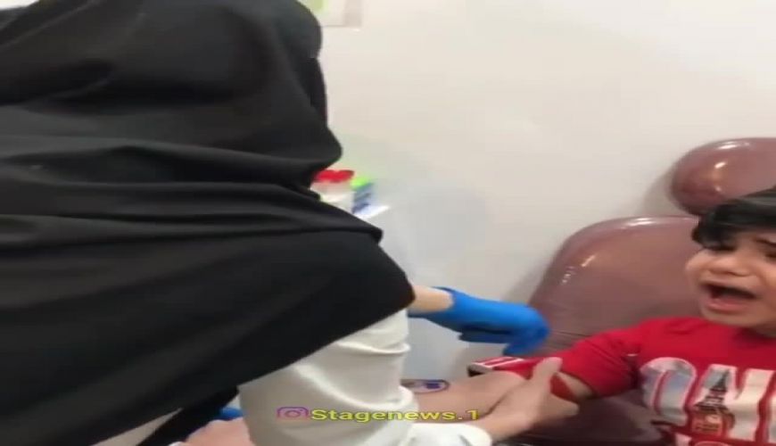 واکتش بامزه ی این آقا پسر موقع آزمایش خون