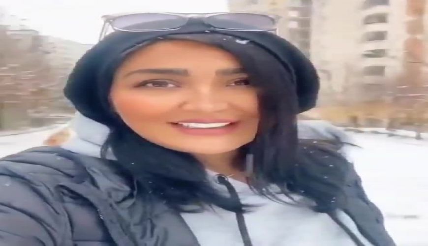 لایو مریم معصومی از روز برفی زیبا نزدیک خانه شان