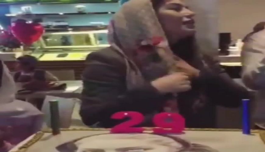 جشن تولد سحر قریشی در بین هواداران مشتاق