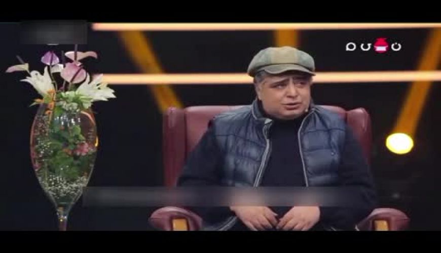 پاره شدن پیراهن رضا شفیعی‌جم وسط برنامه تلویزیونی