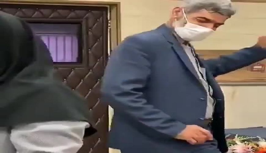 رقص یکی از مسئولان پست هرمزگان سوژه شد