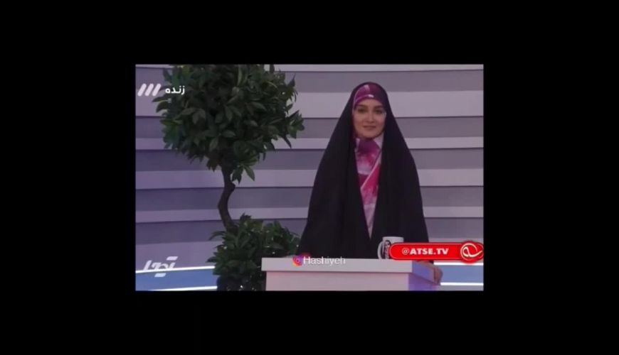 تبریک کریسمس مژده خنجری مجری به زبان فرانسوی و انگلیسی