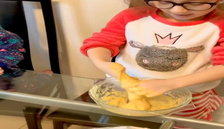 کیک درست کردن به سبک پناه و نبات دختران شاهرخ استخری