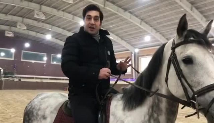 اسب سواری وحید شیخ زاده هنگام فیلمبرداری رقص کلاغ ها 