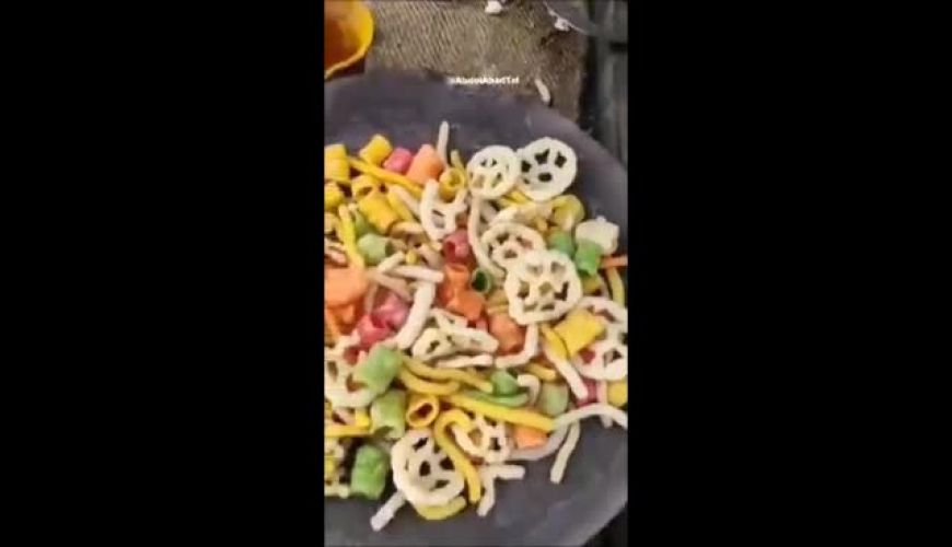 آماده کردن پفک هندی با شن داغ