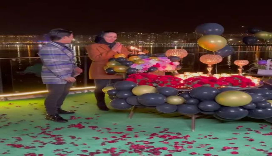 سورپرایز مهدی قایدی برای تولد همسرش در کشتی تفریحی