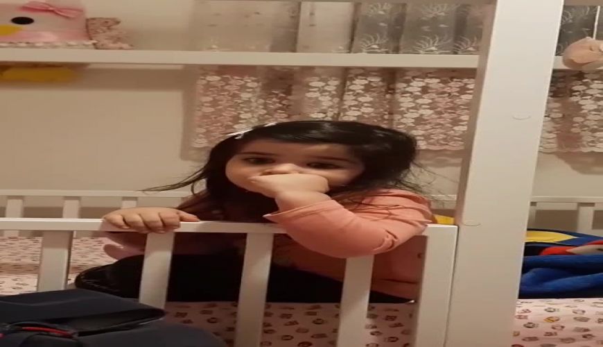 شیرین زبونی هانا پاک نیت نوه بازیگر معروف با مادرش