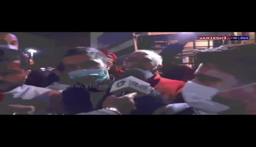 گریه‌ها و آواز هواداران مرحوم میناوند در خیابان