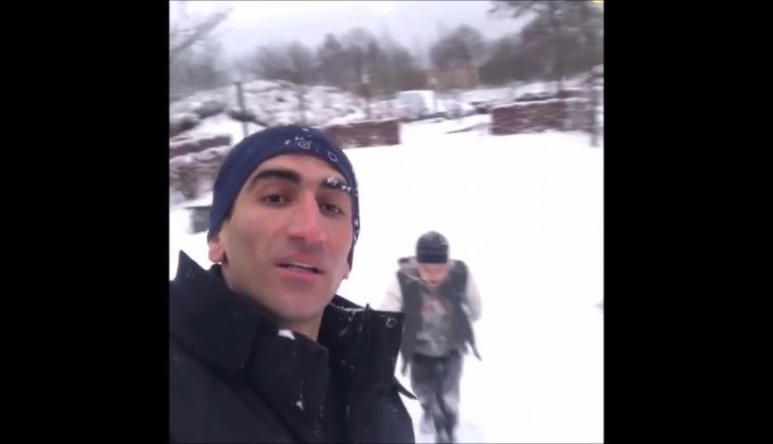 برف بازی علیرضا بیرانوند همراه دختر و پسرش در بلژیک