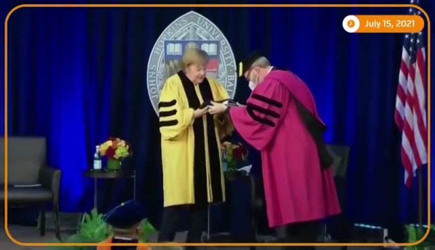 شوخی با مزه جواد خواجوی با لباس پوشیدن آنگلا مرکل صدراعظم آلمان