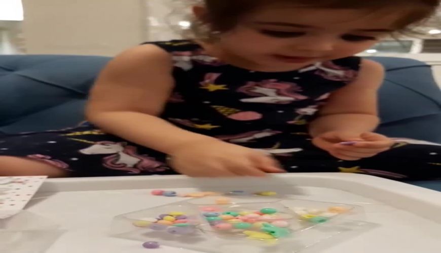 شیرین زبونی های هانا پاک نیت نوه بازیگر معروف زمان بازی با نخ و مهره