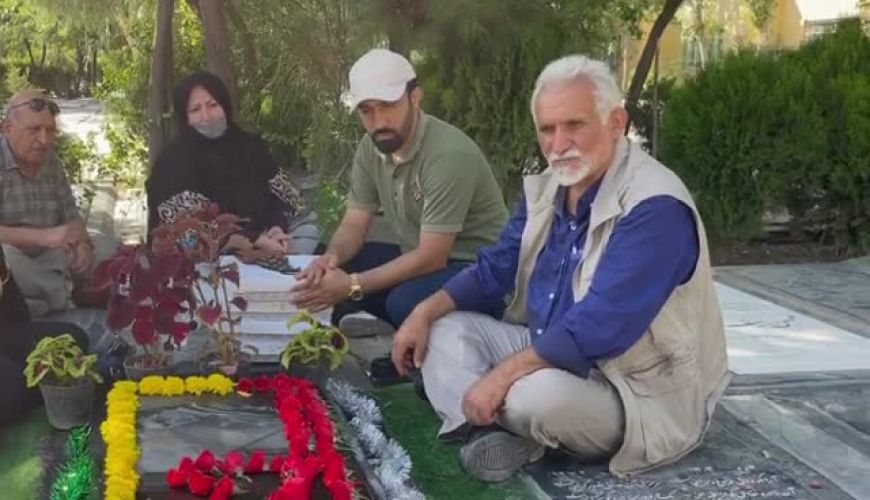 برگزاری تولد سی و هفت سالگی مرتضی پاشایی خواننده در سر مزارش 