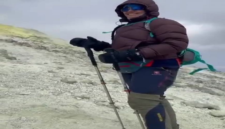 صعود آزاده اسماعیل خانی دختر گوهر خیراندیس به قله «دماوند »