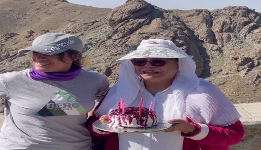 سورپرایز جشن تولد گوهر خیراندیش ازطرف دخترش آزاده در توچال