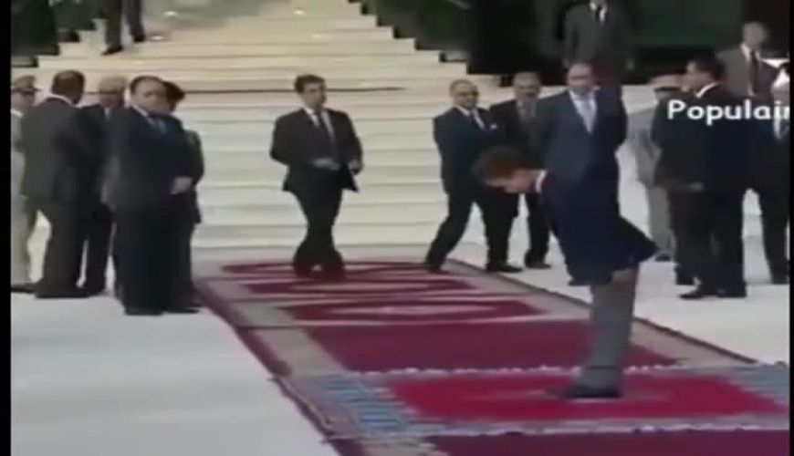 وقتی شاهزاده نوجوان مراکش اجازه بوسیدن دستش رو نمیده